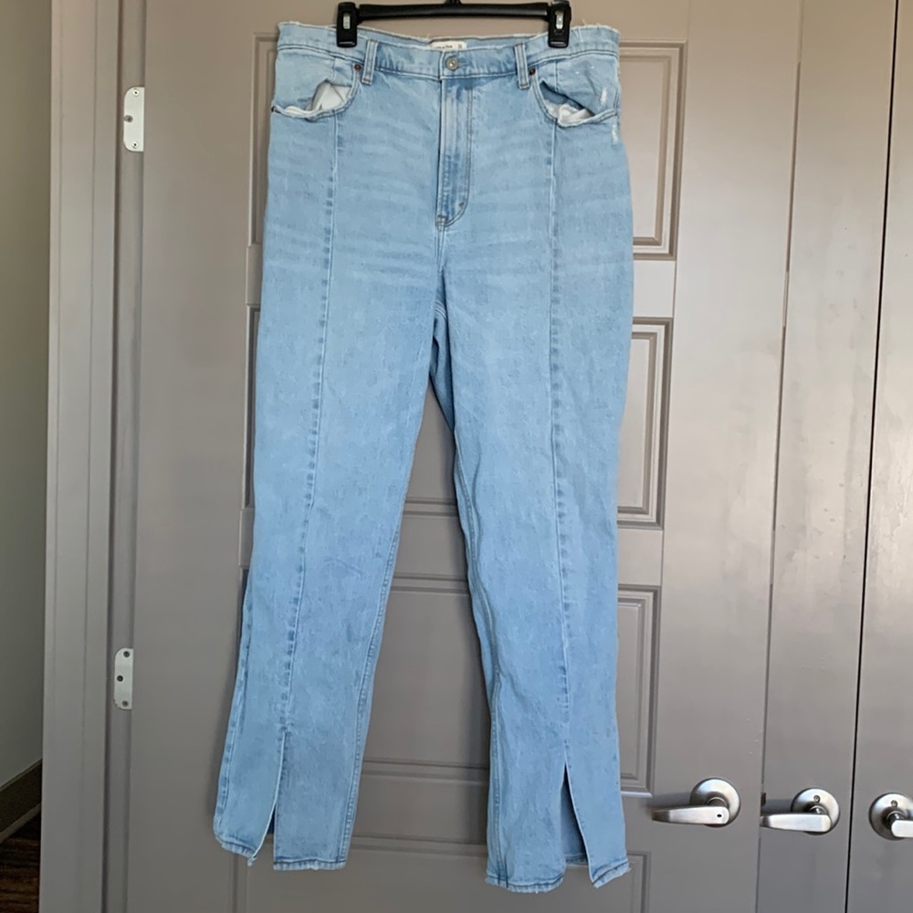 ABERCROMBIE AND FITCH CURVE LOVE 90S ULTRA HIGH RISE 90S STRAIGHT LEG JEAN 33/16